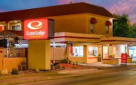 Econo Lodge Inn & Suites